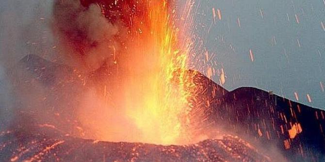 Unduh 58 Koleksi Gambar Gunung Api Meletus Paling Bagus 