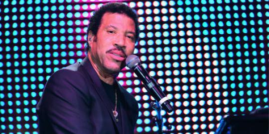 Bentrok Pemilu, konser Lionel Richie tetap digelar