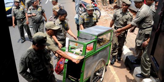 Di Bengkulu, Satpol PP terima suap dari PKL langsung dipecat