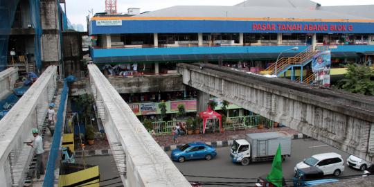 Menengok pembangunan jembatan penghubung Blok G & F Tanah Abang