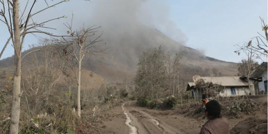 Bersabarlah, debu Sinabung dan Kelud akan bawa berkah!