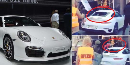 Porsche 911 Turbo seorang politisi remuk dihajar demonstran!