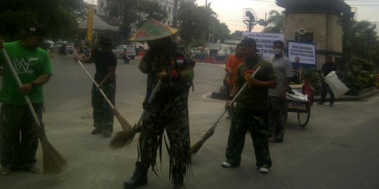 Jika makan, Kopral Bagyo malah tak kuat sapu abu Kelud 24 jam