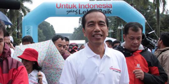 Jokowi dan Dahlan jalan santai di Senayan