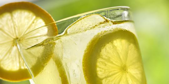 8 Manfaat minum air lemon di pagi hari