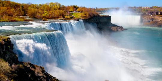 Menikmati sensasi air terjun Niagara