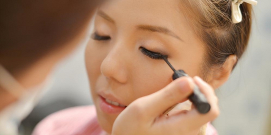 dua macam eyeliner