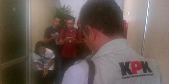 Cari bukti korupsi Anas, KPK geledah rumah Machfud Suroso