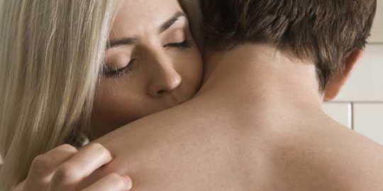 sentuh pria di 6 titik panas ini untuk bangkitkan gairah seksual