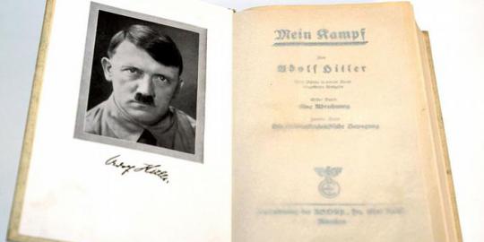 Buku 'Mein Kampf' bertandatangan Hitler bakal dilelang