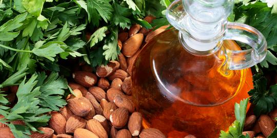 Manfaat minyak almond untuk mata