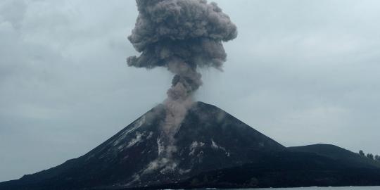 Gunung Marapi meletus, hujan abu guyur wilayah Tanah Datar