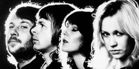 10 grup musik paling kaya raya di dunia