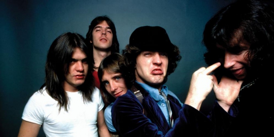 10 grup musik paling kaya raya di dunia