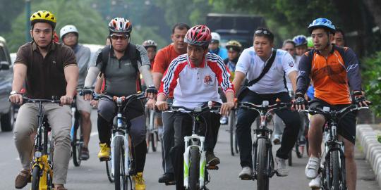 Jokowi sepedaan 16 km: Lihat wajah saya, segar aja
