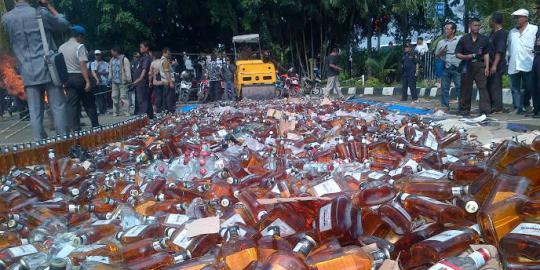 Ribuan botol miras senilai Rp 1,5 M dimusnahkan Polres Jaktim