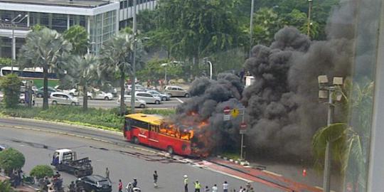 Bus Transjakarta terbakar di Jalan Daan Mogot