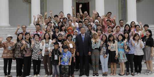 Usai hadiri CEAPAD II, SBY foto bareng dengan pengunjung Istura