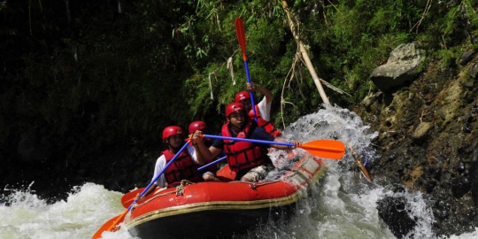 tewas saat rafting di sungai brantas rev1
