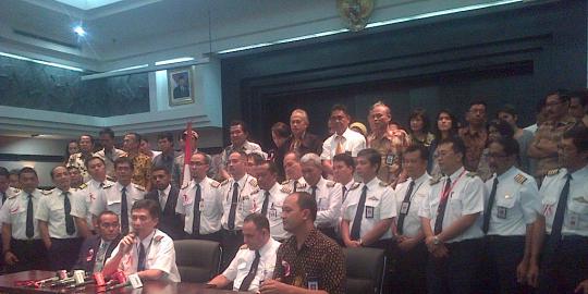 Tertekan tak digaji 3 bulan, pilot merpati sambangi Dahlan Iskan