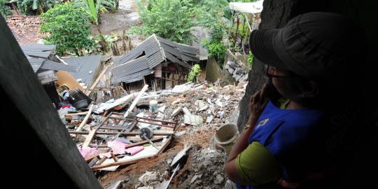 Tebing longsor di Bogor, 4 orang sekeluarga tewas tertimbun