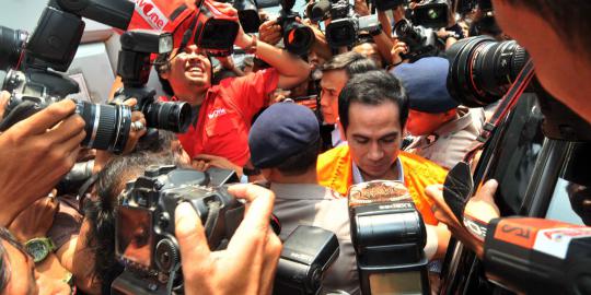 Pulang dari RS Polri, Wawan diserbu wartawan
