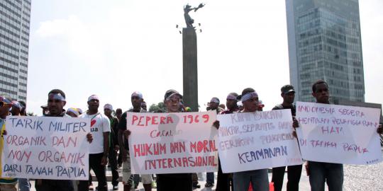 Warga Papua demo tuntut penarikan TNI