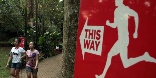 Asyiknya jogging di tengah asrinya Taman Langsat