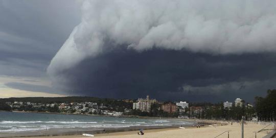 Seramnya awan badai hantui langit Australia