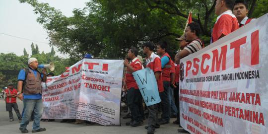 Tuntut hak uang lembur, sopir Pertamina demo di Depo Plumpang