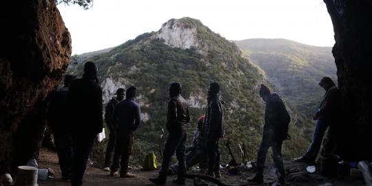 Kisah imigran Afrika sembunyi di gunung dari kejaran polisi