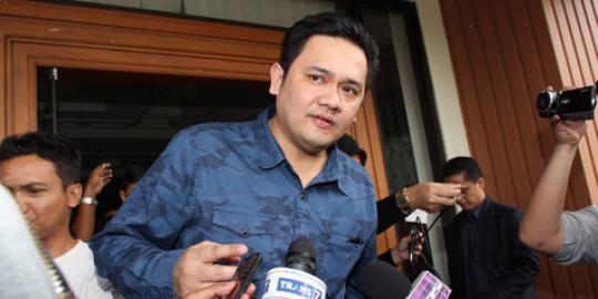 Farhat Abbas berencana nikahi Regina secara resmi