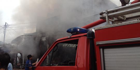 Kabel listrik terbakar, ratusan siswa Al-Azhar berlarian