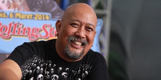 Indro Warkop beban disebut komedian legendaris
