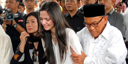 Ayah ingin gendong cucu dari Nia Ramadhani  merdeka.com