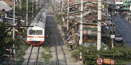 Subsidi cair, tarif kereta ekonomi serentak turun