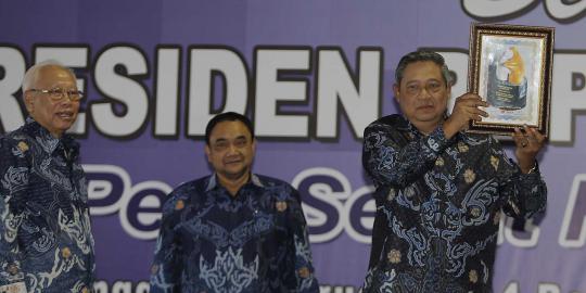 Beda Soekarno dan SBY saat hadapi media