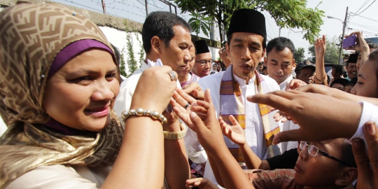Jokowi hanya ngantor 15 menit, langsung blusukan