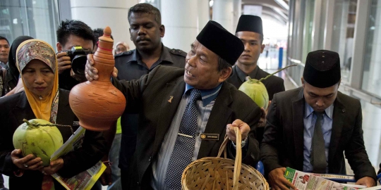 Dukun Malaysia gunakan 'karpet ajaib' buat cari pesawat MH370