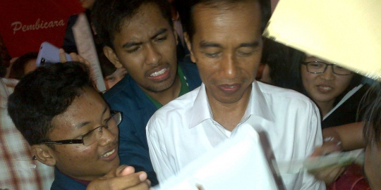 Safari ke Blitar pada jam kerja, Jokowi terus menuai kecaman