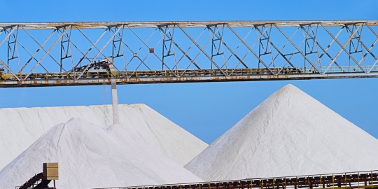 4 Mata rantai penghambat produksi garam rakyat