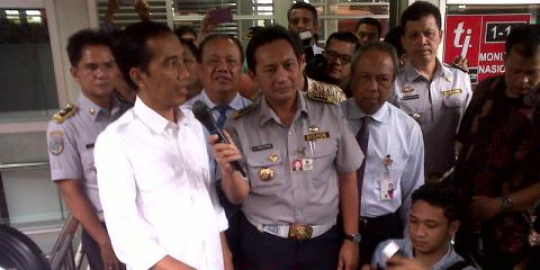 Mantan timses 'main' proyek, bukti pengawasan Jokowi lemah