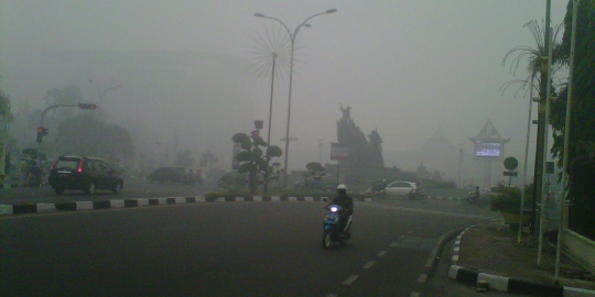 Warga Riau mengeluh asap masuk rumah, sekeluarga batuk semua