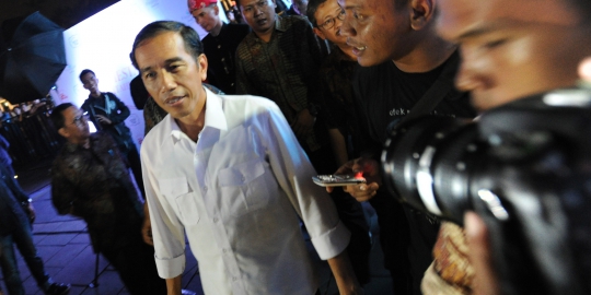 Lucunya Jokowi kejar-kejaran dan lolos lewat toilet