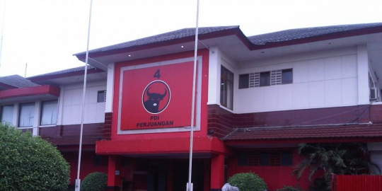 puluhan pengusaha rev2