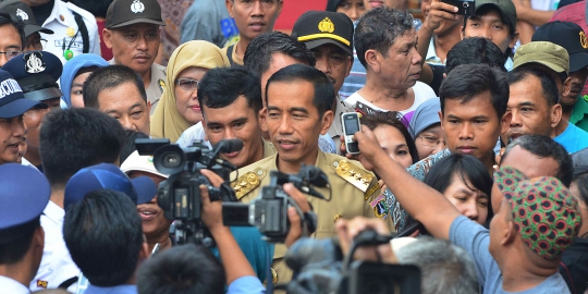 Blusukan ke Marunda, Jokowi heran banyak wartawan TV mengikuti