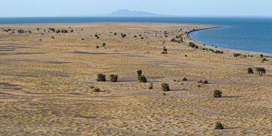 6 danau dengan kondisi alam paling unik