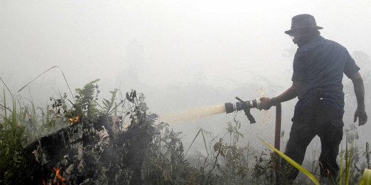 Modifikasi cuaca berhasil, titik api di Riau berkurang