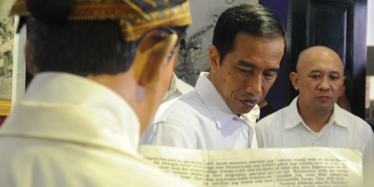 Jokowi: Hati-hati, kelihatannya ada yang mau curang saat Pemilu