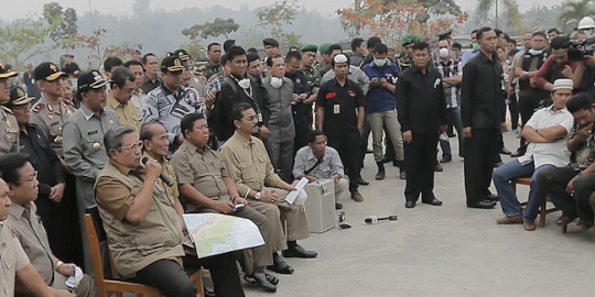 SBY ajak dialog masyarakat saat tinjau lokasi kebakaran di Siak